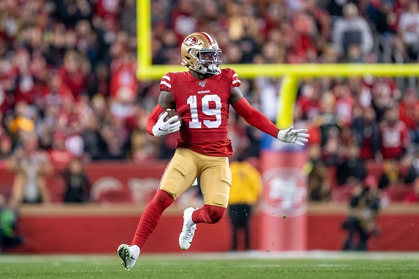 L'histoire du développement de la NFL se transforme en une lutte pour le gain monétaire